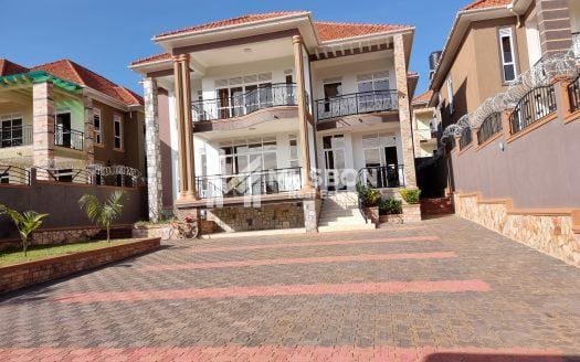 New 6 bedroom house for sale