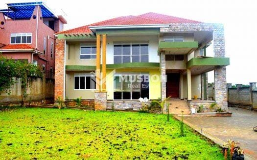 Splendid mansion in Luzira