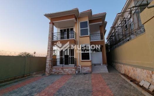 Spacious Villa Naalya