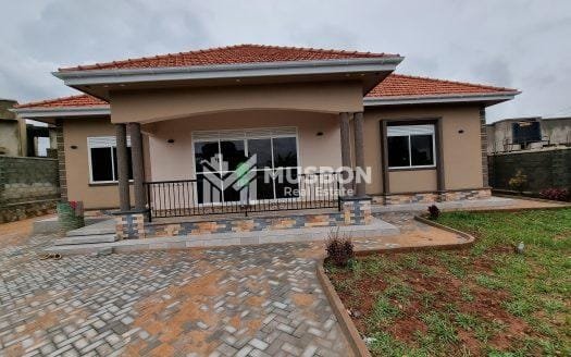 House for sale along Munyonyo-Kigo road