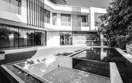 Beach side mansion in munyonyo