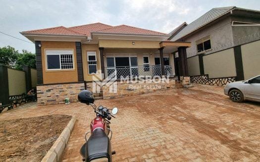 Splendid bangalow for sale In Kira