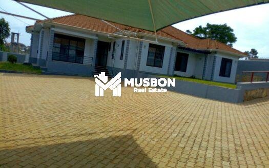 Amazing kyanja bangalow